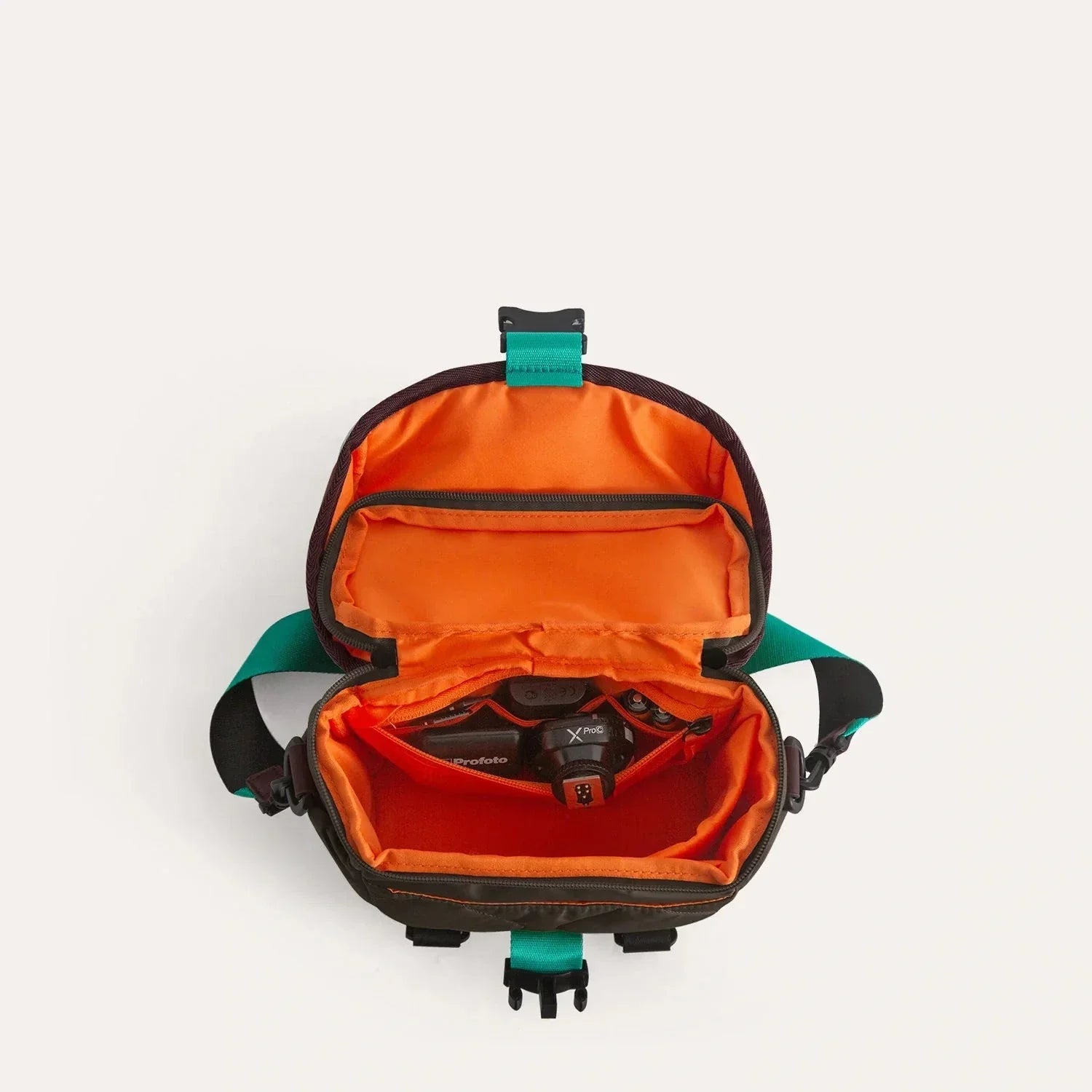 (FREE GIFT) Paz 4L Camera Sling